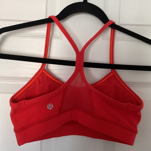 Size 4: Lululemon sports bra - Picture 2 of 2